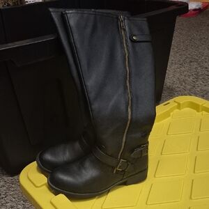 Classic Black Knee-High Riding Boots with Side Zip